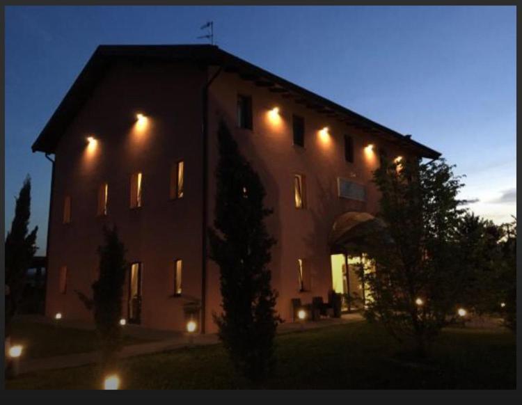 רג'ו אמיליה Hotel La Vecchia Reggio מראה חיצוני תמונה